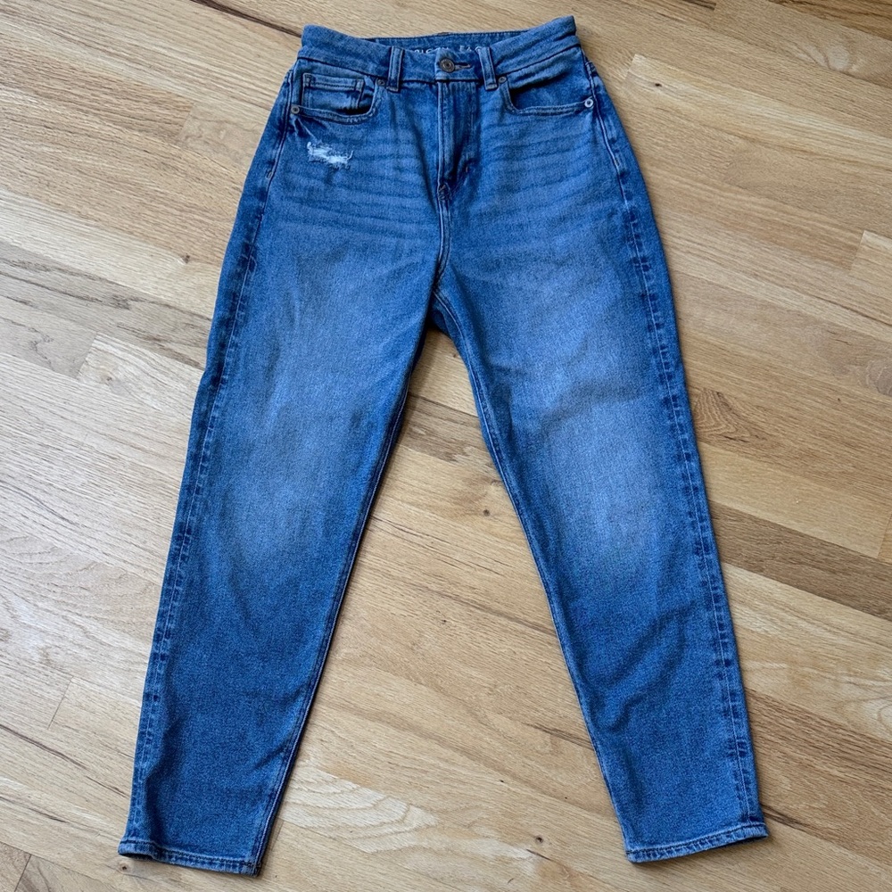 American Eagle Curvy Mom jean Size 00 short petite light wash high waisted
